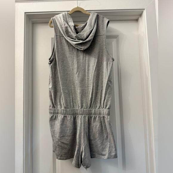 Gray Sleeveless Hooded Romper - Picture 2 of 2